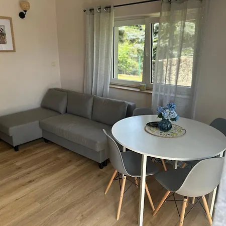 Wiejski Raj- アパート *